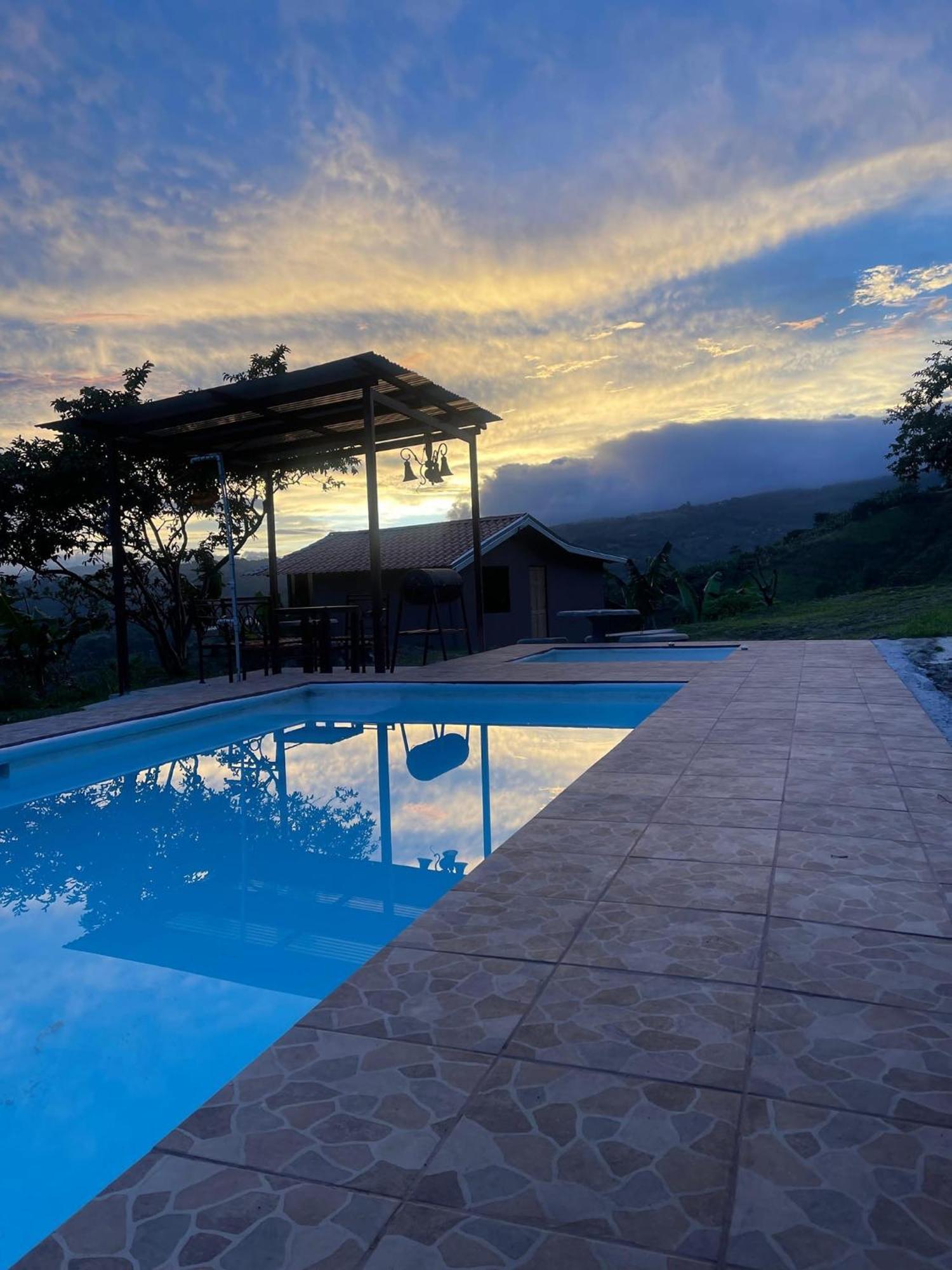 La Flor De Loto Villa Cartago Exteriör bild